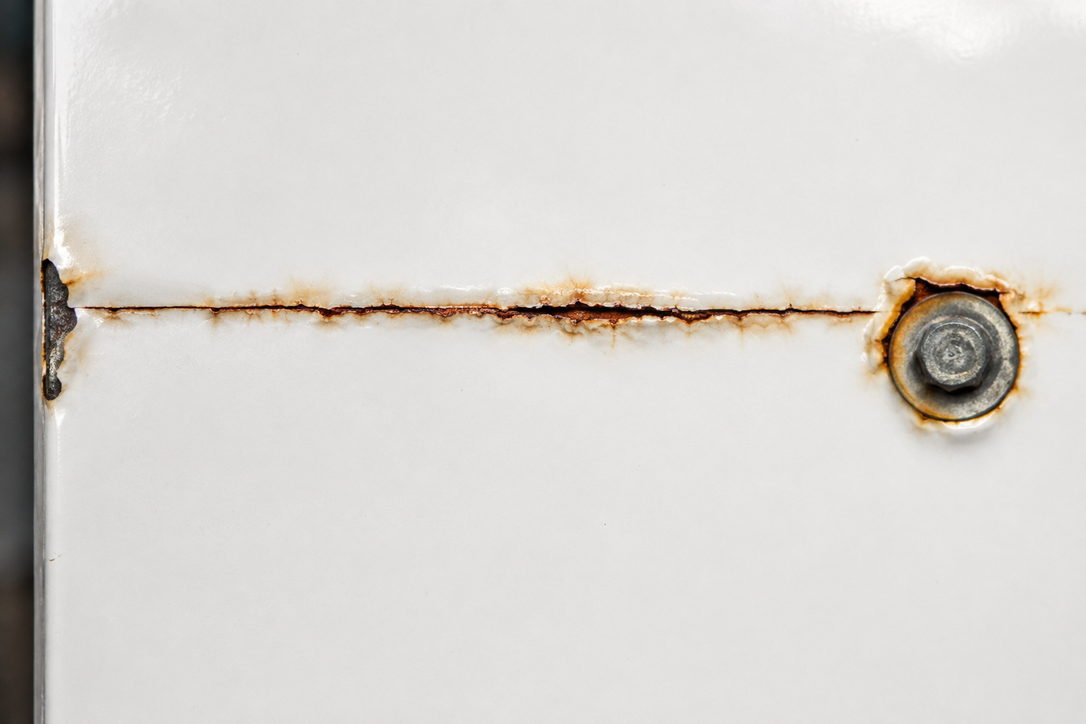 Undercutting and rust creep coating defect